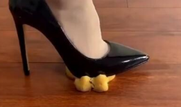高跟鞋视频,跟随视频领略时尚风采