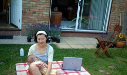 美女喂奶视频,温馨喂奶视频感动网友